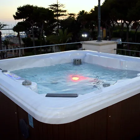Grand Palace Ξενοδοχείο 5*